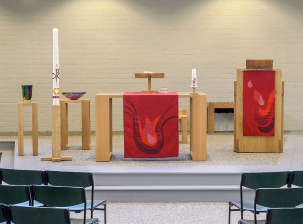Liturgisch meubilair voor kerk