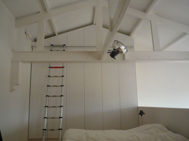 slaapkamerkast wit met ladder