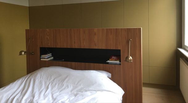 voorkant van een bed