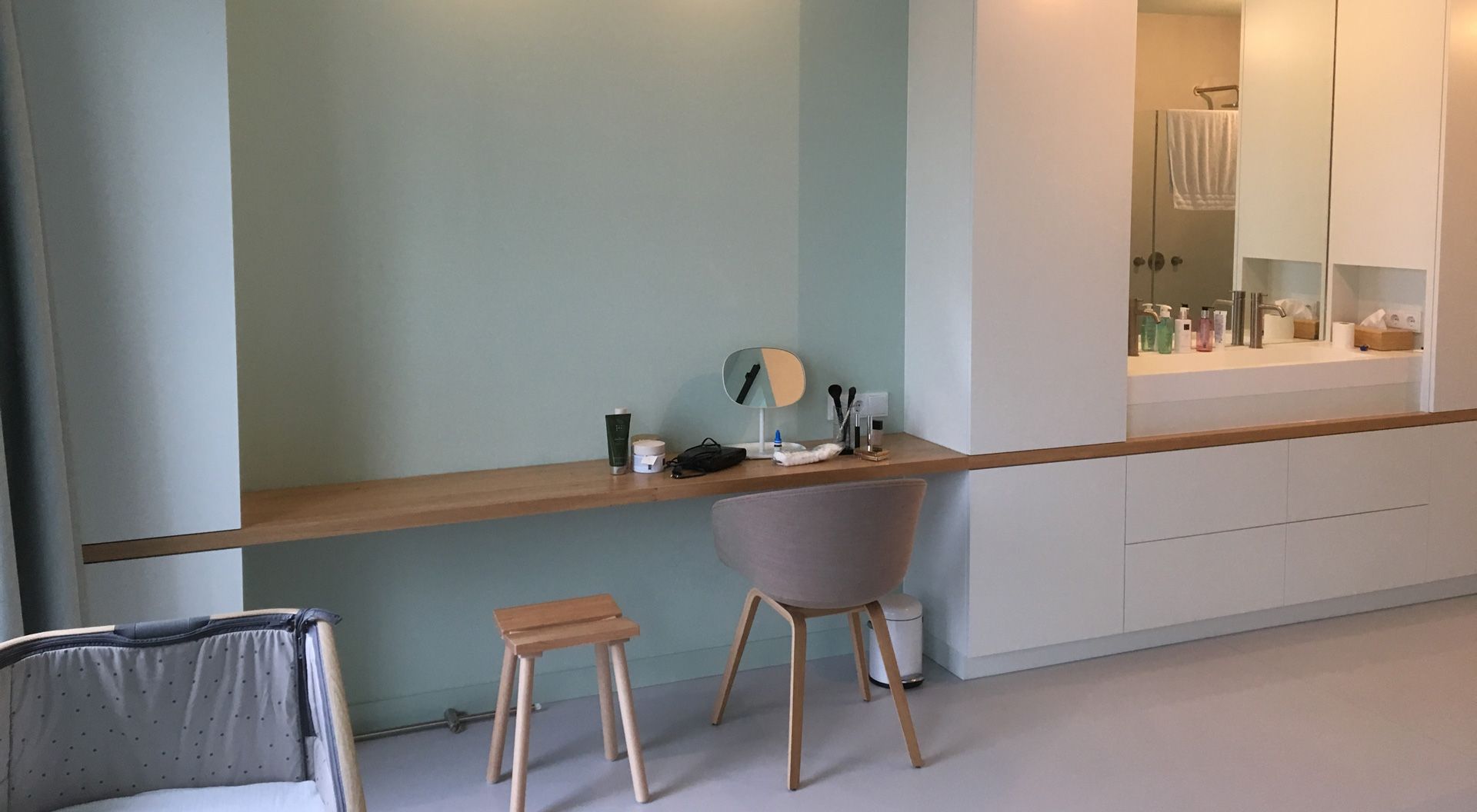 slaapkamerkast met bureau